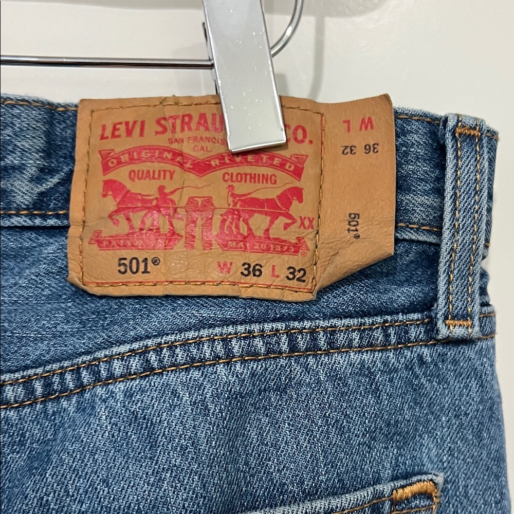 Levi’s 501 Jeans Sz 36x32 - Picture 5 of 9